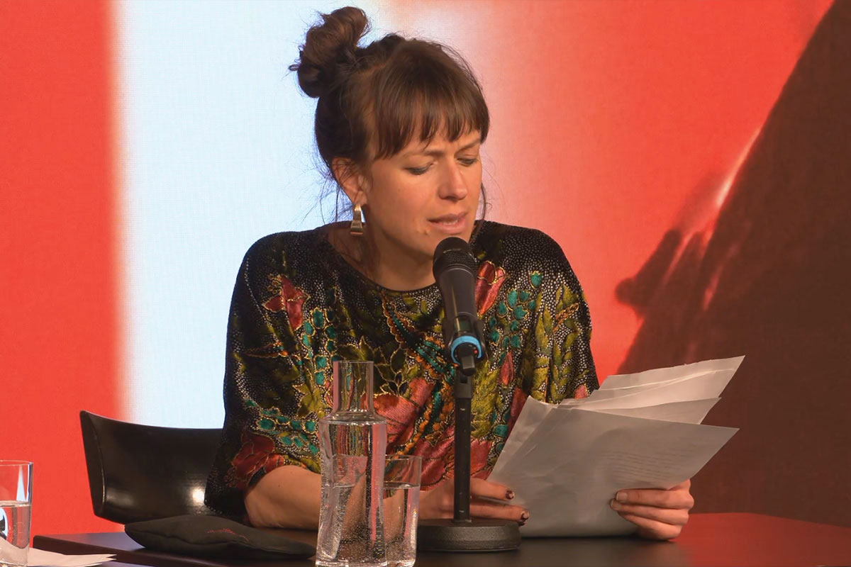 Schauspielerin Katharina Bach liest aus Helene Hegemanns Buch STRIKER