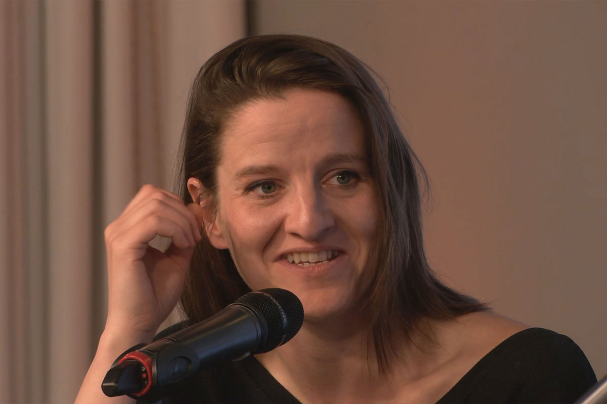 Helene Hegemann auf der Bühne des Literaturhauses